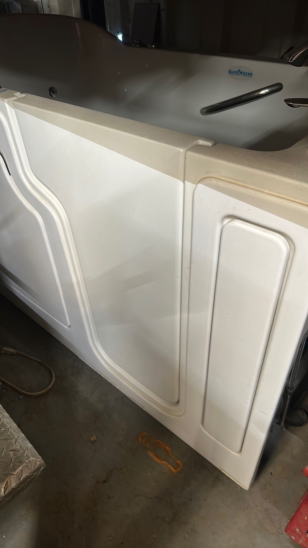 Walk-in Tub,installed, Never Used Make Offer