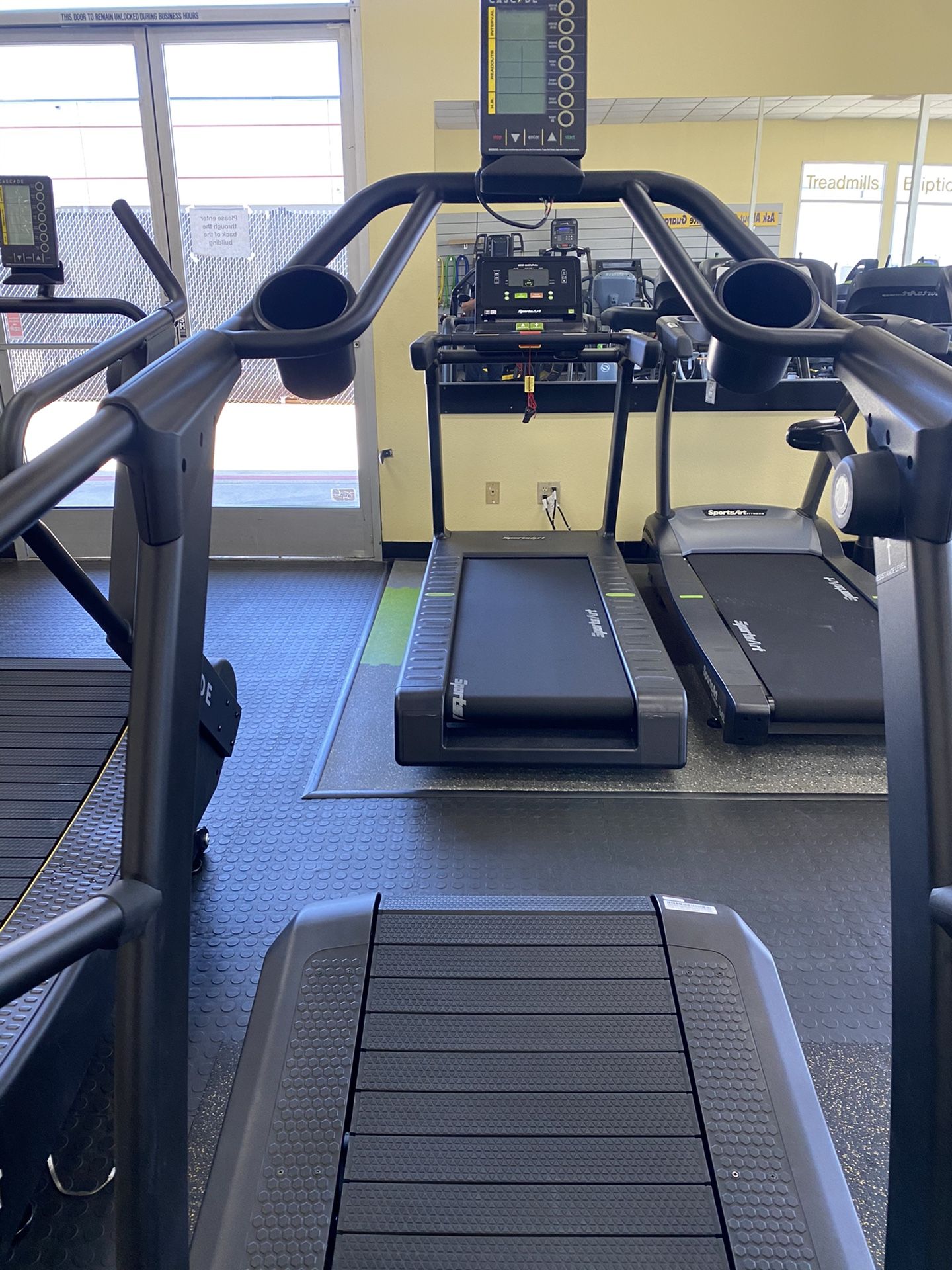 Cascade UltraRunner Curve Treadmill wSled