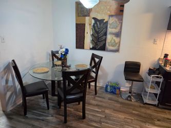 Dinning Table / 4 chairs