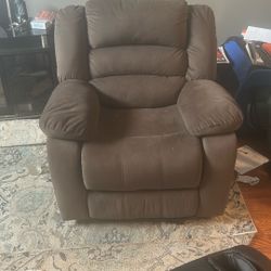 RECLINER BROWN HARDLY USED