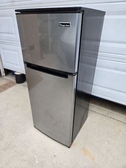 magic chef mini fridge