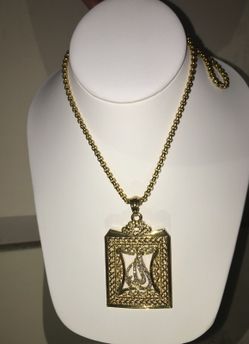 Gold plated Islamic pendant necklace with full stones around brand new