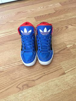 Adidas size 5 youth very good shape pick up at timber dr garner