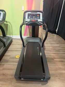 Star Trac STRx Treadmill (Delivery Included)