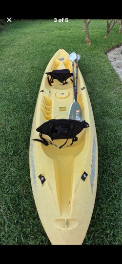 12 foot tandem kayak with removable seats and two oars