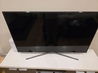 Samsung Flat Screen TV – 50" Smart TV