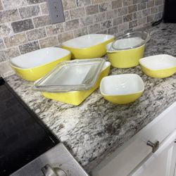 Vintage Yellow Pyrex Set – Excellent Condition