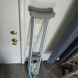 Crutches Only Used Once 6ft Tall