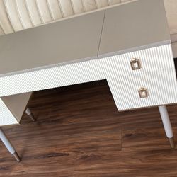 Vanity  table