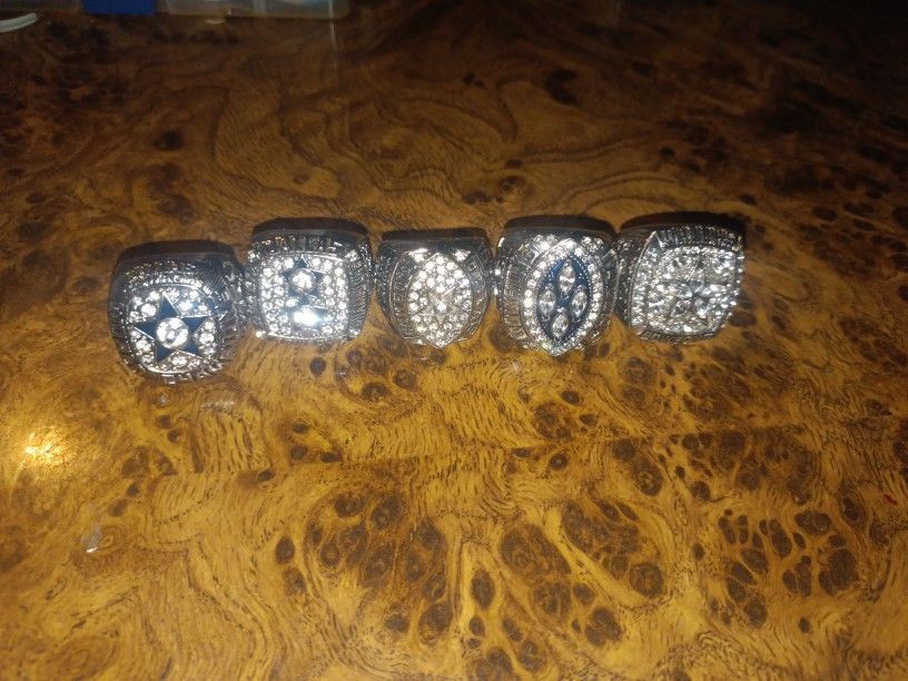 Dallas Cowboys Replica Superbowls Ring Set. Heavy Paperweight