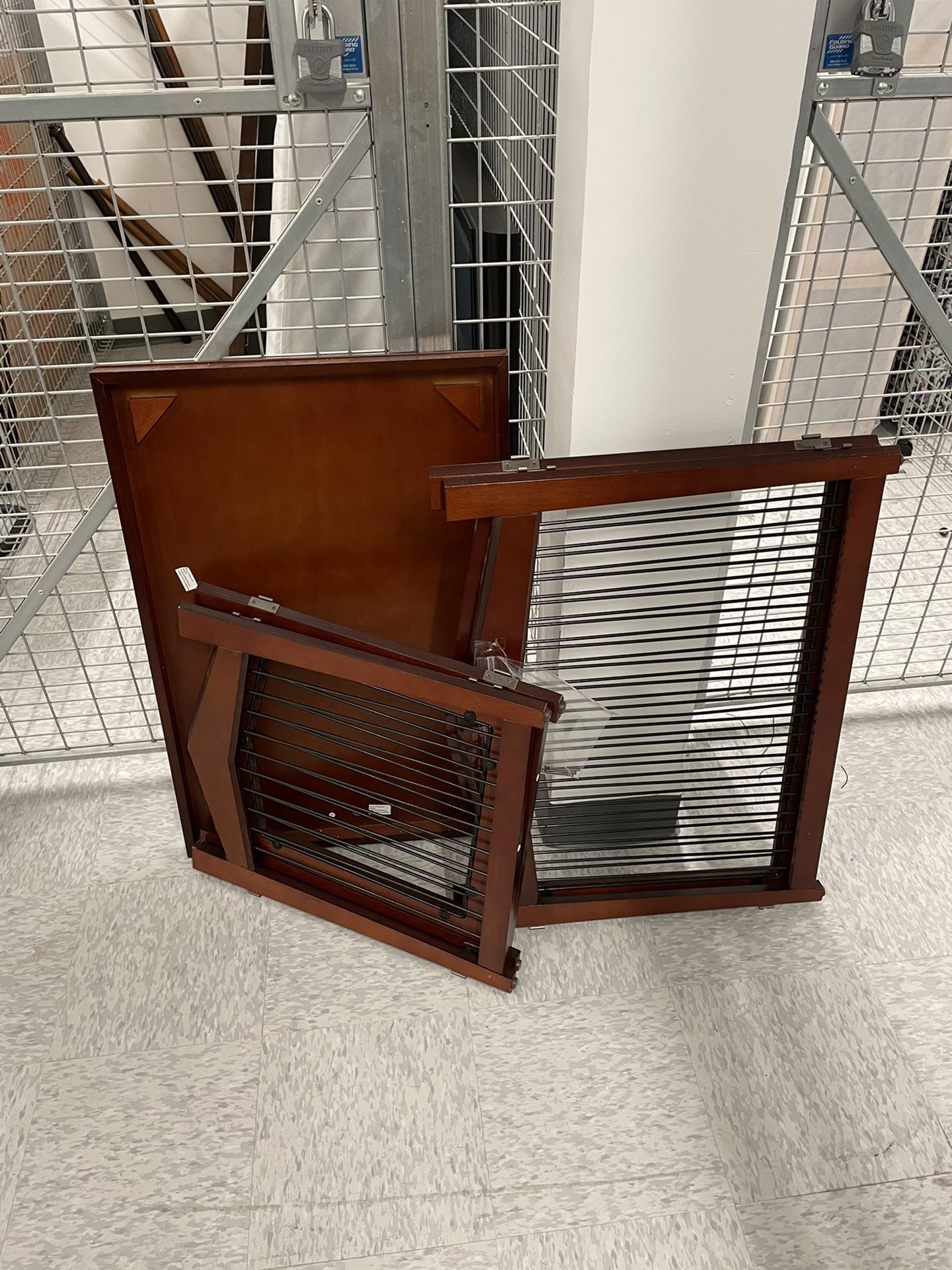 Dog crate (wood)