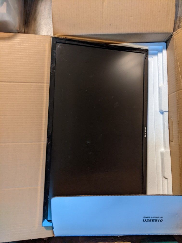 Samsung U28E510D UHD 28" 4K Ultra HD Monitor.