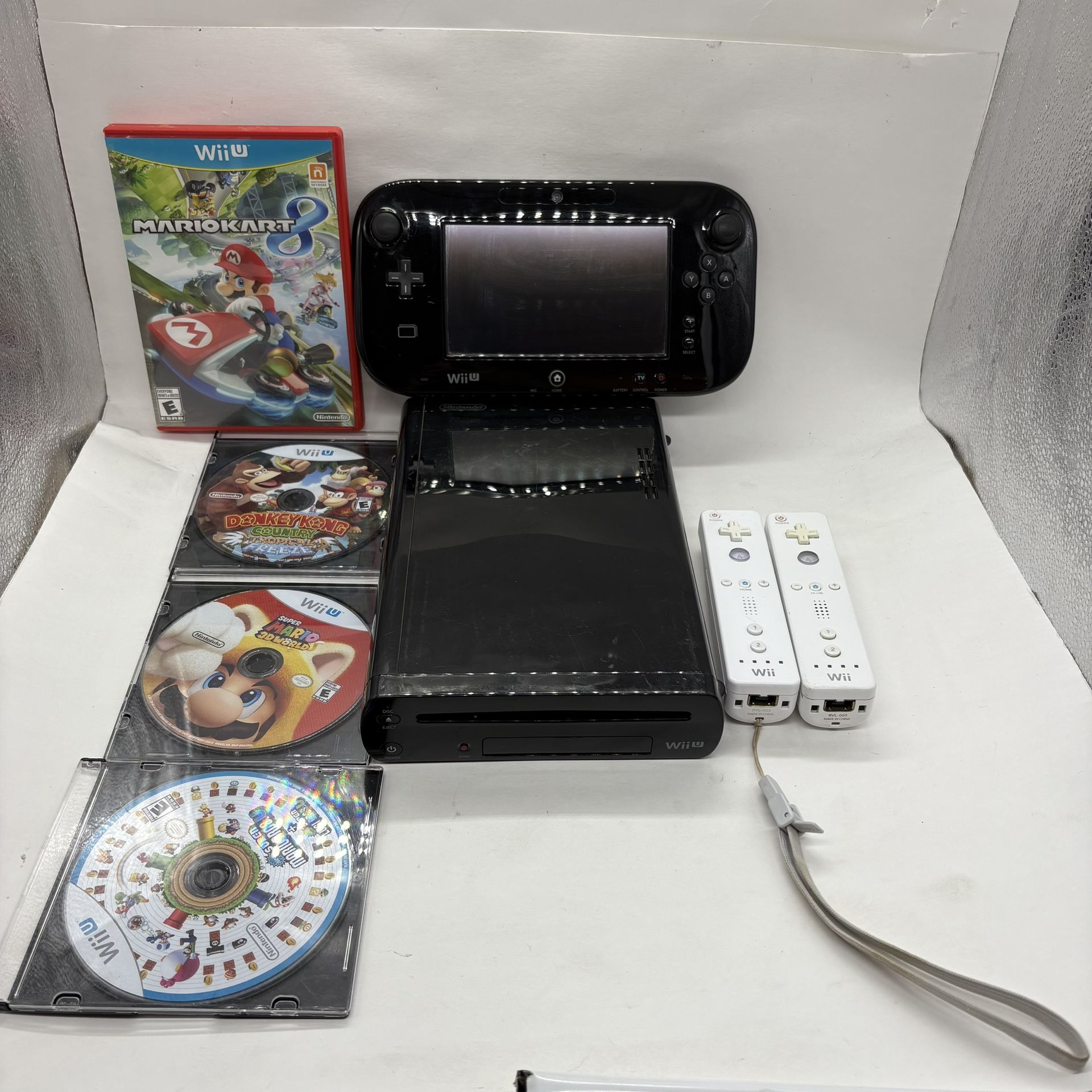 Nintendo Wii U WUP-101(02) Console Bundle Games Remotes GamePad Tested Mario