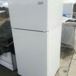 FRIGIDAIRE REFRIGERATOR $175