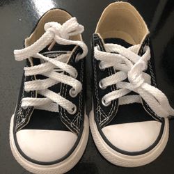Converse size 4