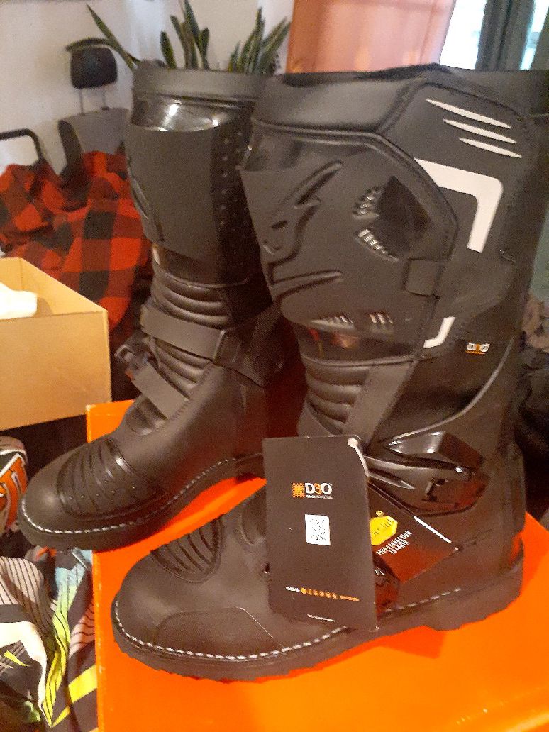 Falco motorcycle boots