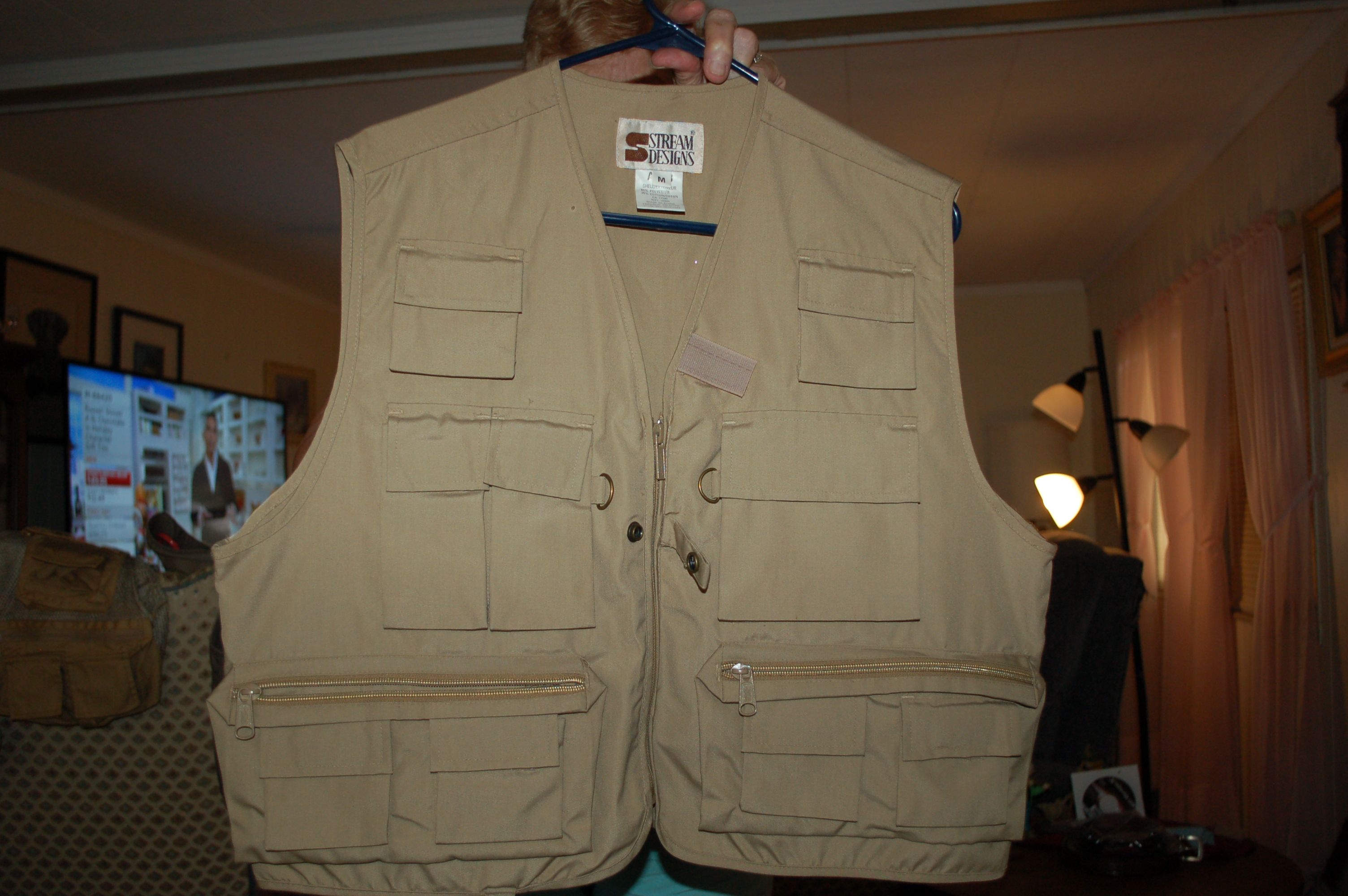 vintage fishing vest Stream designs size M . lots of pockets, never worn, to small for me. small dot in the material, check out the pictures.