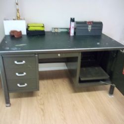 Strong Metal Workshop Desk