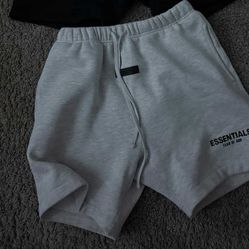 Essentials Shorts 