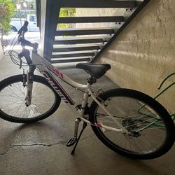 Schwinn Ranger mountain Pro Bike Woman’s 26’ tires 