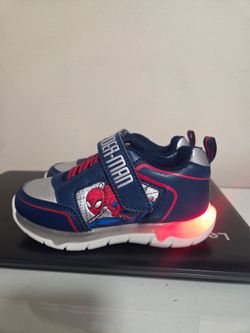 Marvel Spider-Man Light-Up Sneakers, barely used (Toddler Size 10)/Zapatillas con luces de Spider-Man de Marvel como nuevas, apenas se usaron (talla 1