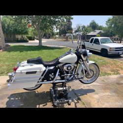 2002 Harley Davidson Road King Police Addition 
