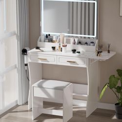 Modern white makeup desk with adjustable lights