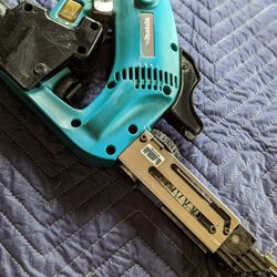 Makita 6832  Flooring Screw Gun