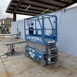 19’ Scissor Lift For Sale