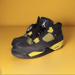 Air Jordan 4s 2023 Thunders