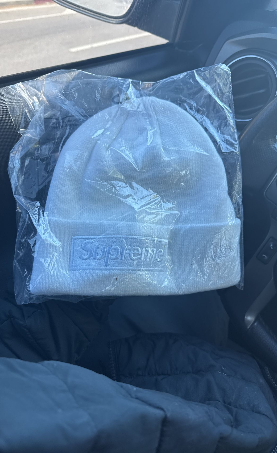 Supreme Beanie NEW EAR BOX LOGO 