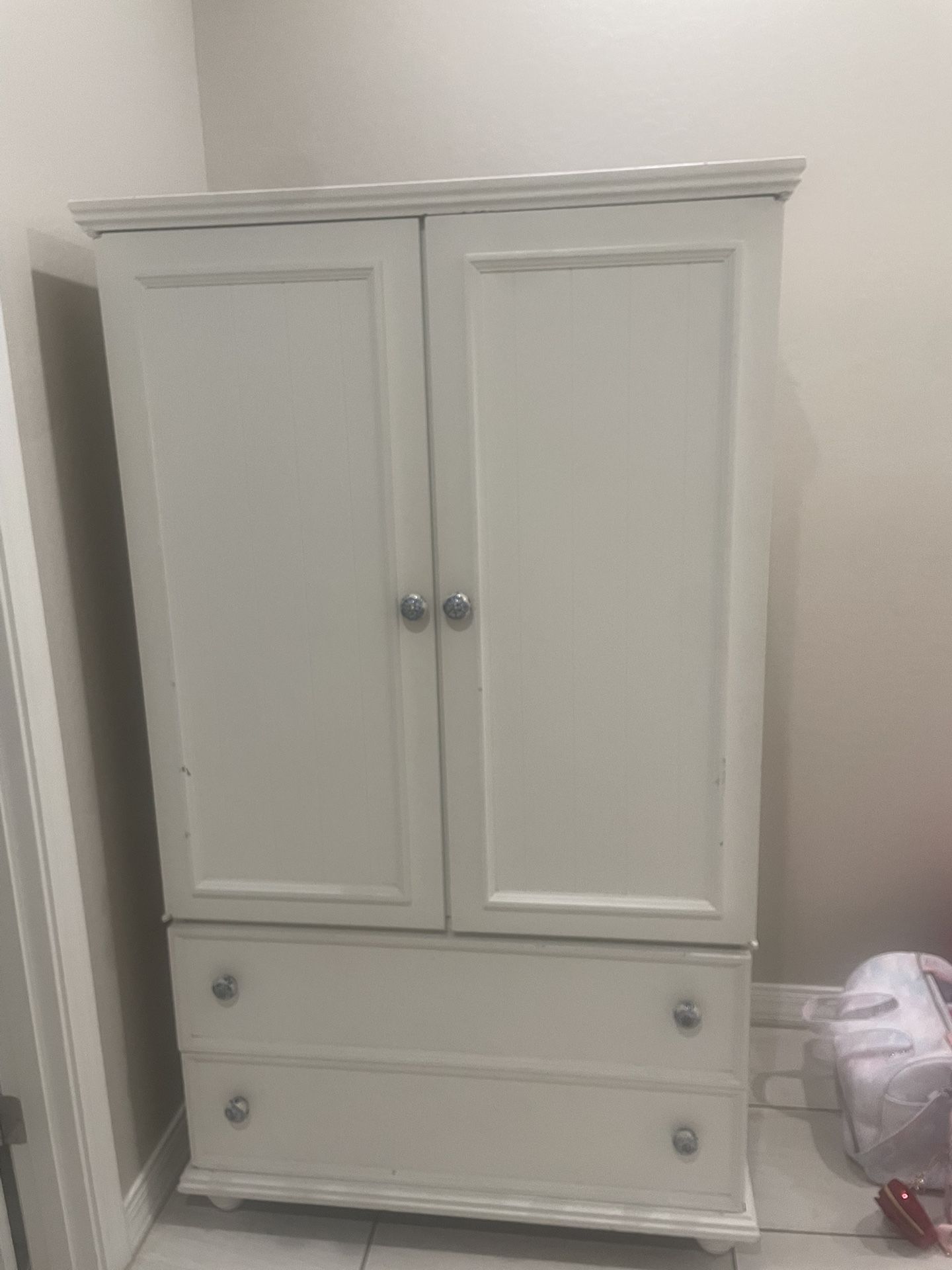 Armoire