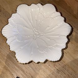 vintage collectible is a Lenox compote dish from the Arbor collection, featuring a cream-colored porcelain body in a fluted, shell-like design with 24