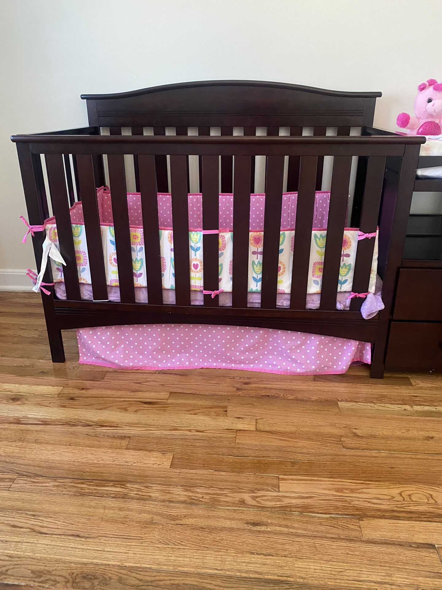 3 In 1 Covertible Crib With Changing Table