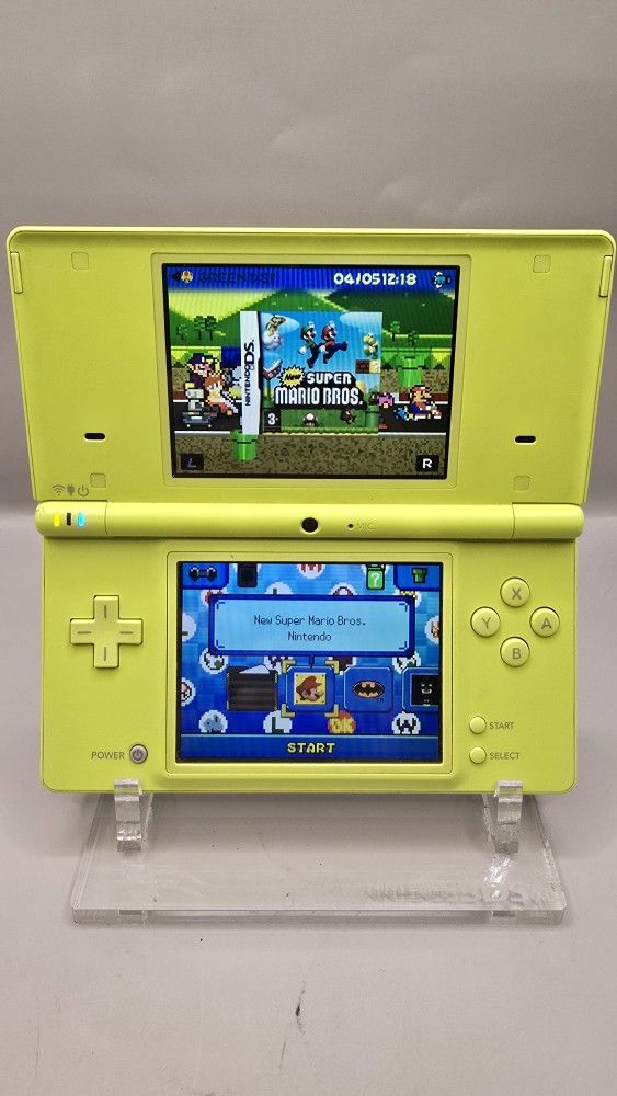 Nintendo DSI Green lime With Games 34 gb sd card