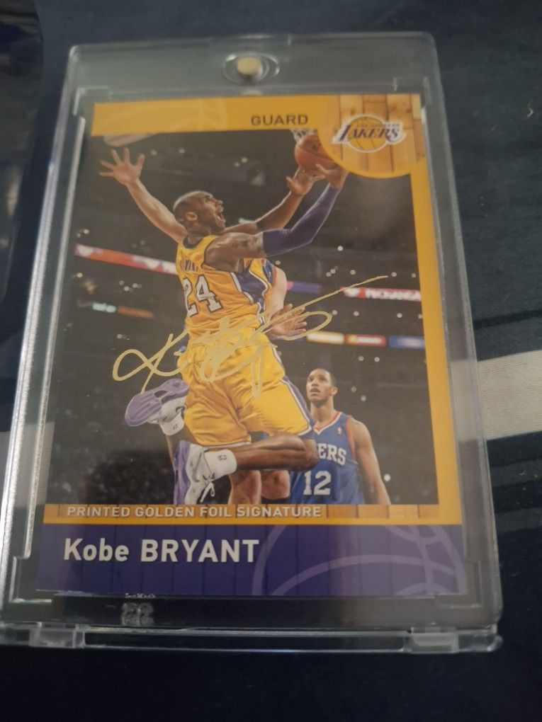 2013 PANINI KOBE BRYANT SIGNED CARD 1 OF 10