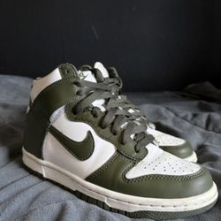 🟢 Nike Dunk High “Olive Green”