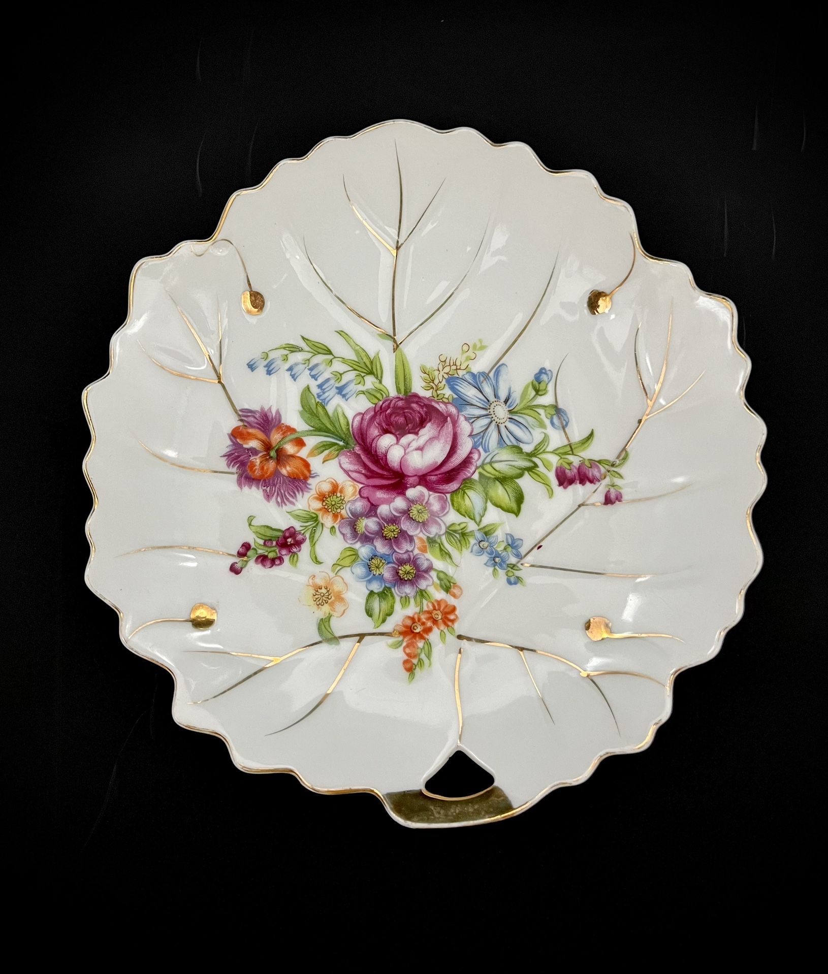 Viceroy (1950’s) 7” Hand Painted China Leaf Shaped Floral Plate With Gold Gilt Made In Japan