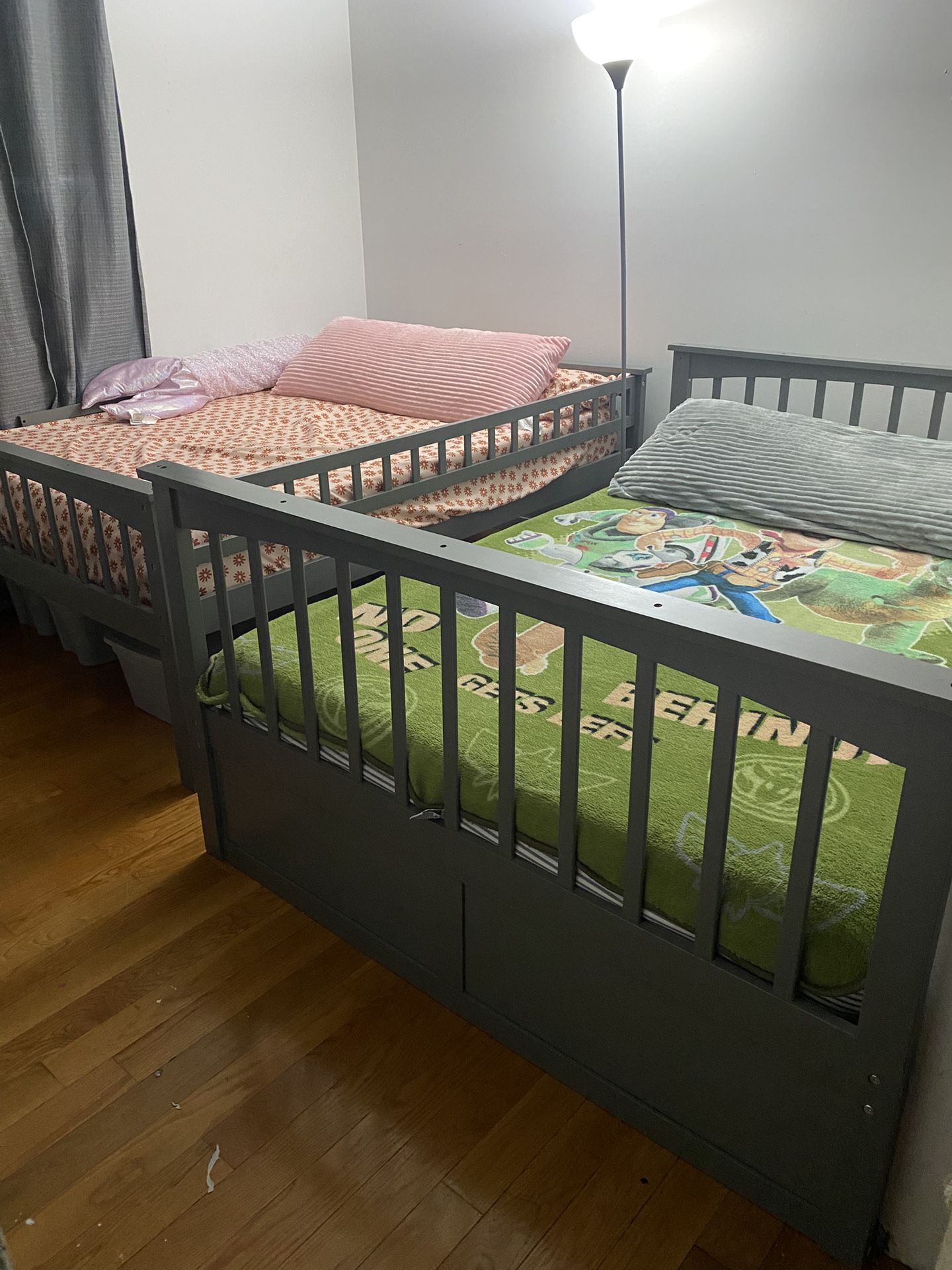 2 Full Size Beds / Mattress Included