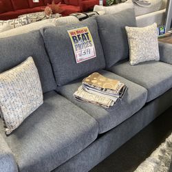 Beautiful  Sleeper Sofa 😁 Easy Financing Available 😊👍 Free Delivery 🚚 