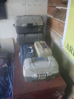 5 Plastic Tackle Boxes