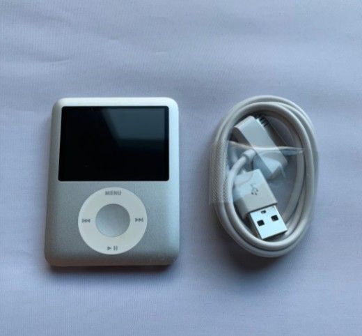 iPod Nano 3rd Gen 4gb silver #672