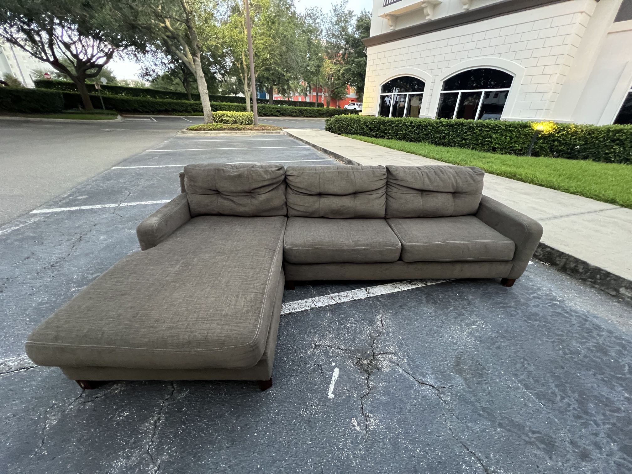Sectional chaise Couch