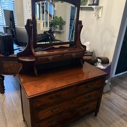 Antique / vintage -  dresser  / vanity