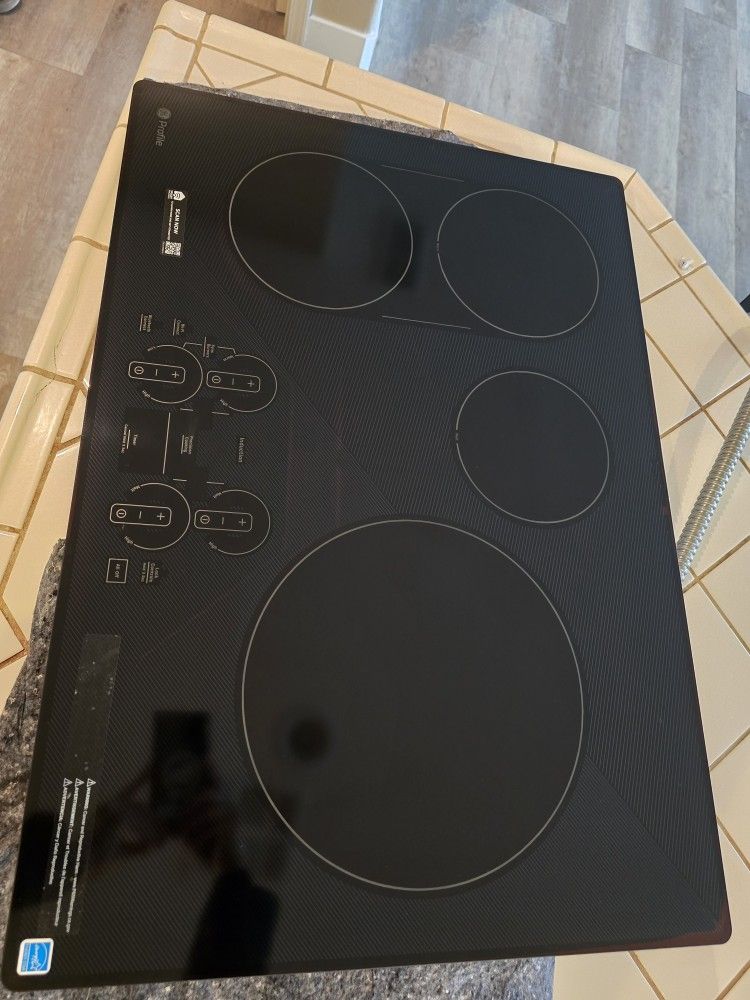 GE Profile 30-in 4 burners Black Smart Compatible Induction Cooktop
