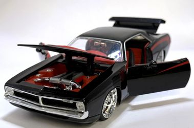 PLYMOUTH HEMI BARRACUDA 1:24 FULL METAL DIECAST WITH PREMIUM RUBBER TIRES
