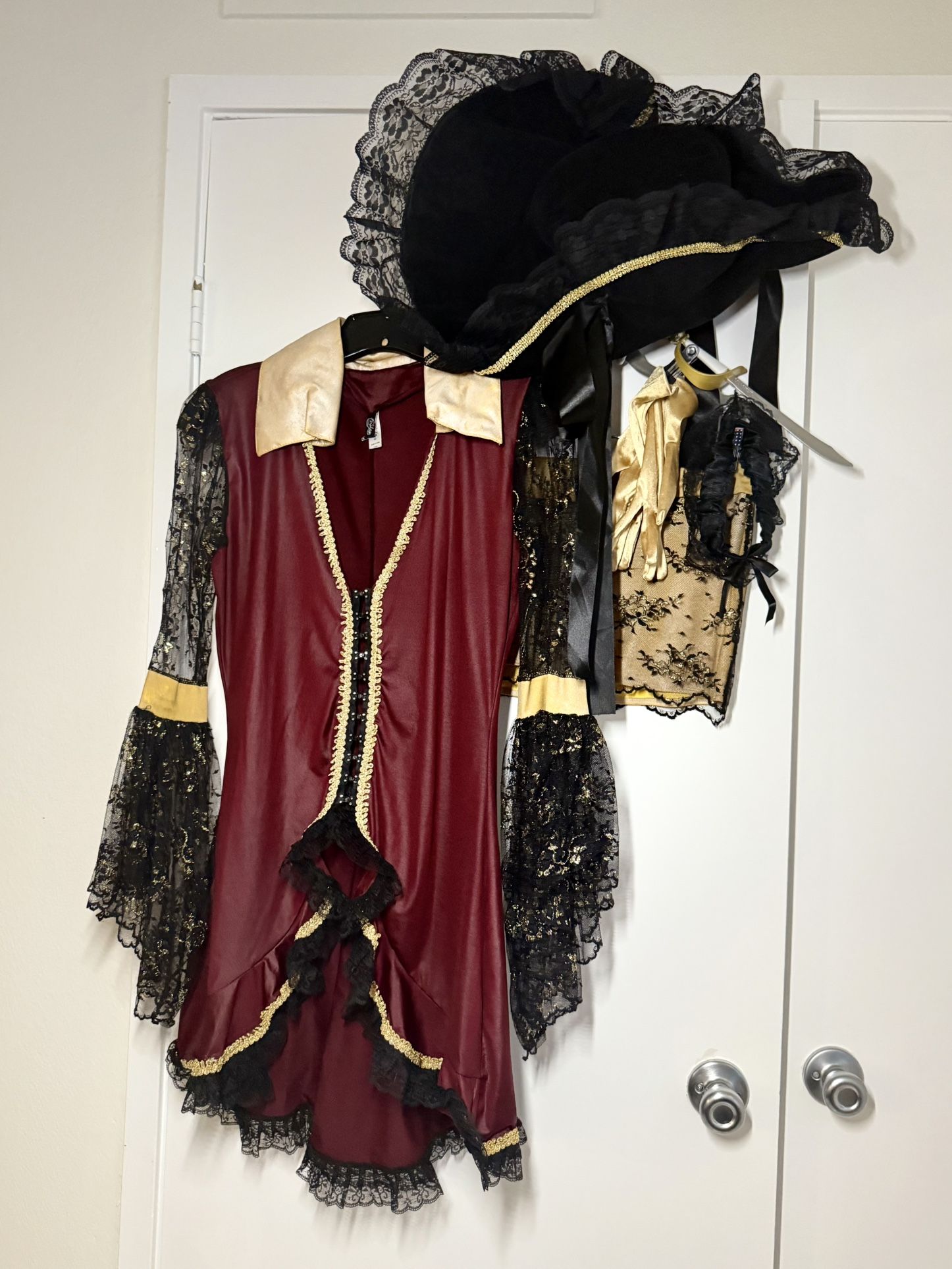 Sexy Pirate Costume – Forplay “Seven Seas Seductress” M/L – Complete Set