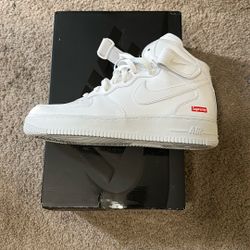 Air Force 1 White Mid Supreme 