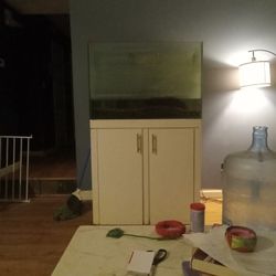 90 Gallon Sqaure With Base And Pump