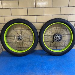26”x 4.0” Green Electric Fat Rims Set ( Very Low Miles) 